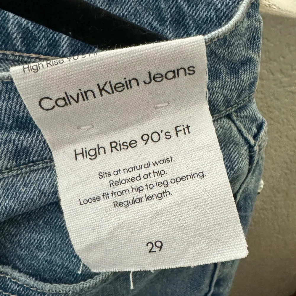 NWT-Calvin Klein, 90s fit, wide leg jeans. Size 29. - Picture 3 of 4